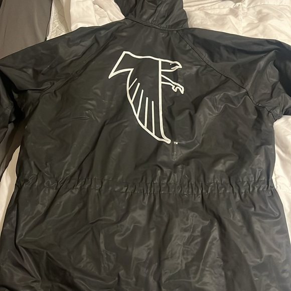 NFL large Falcons raincoat with warm fleece like material on the inside. - Picture 6 of 8